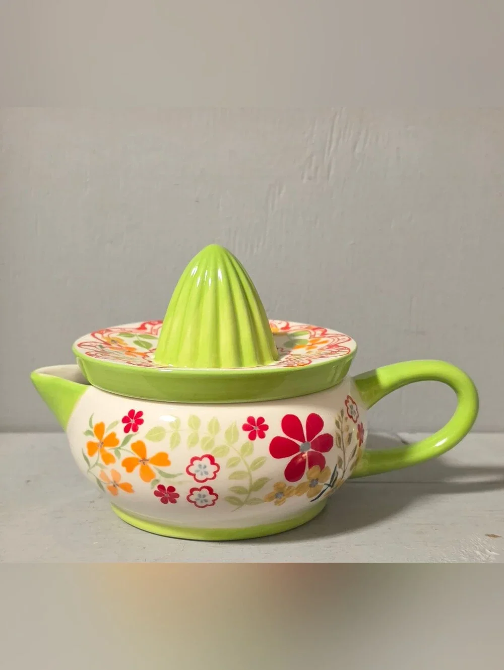 Ceramic Floral Citrus Juicer - Lime Green
